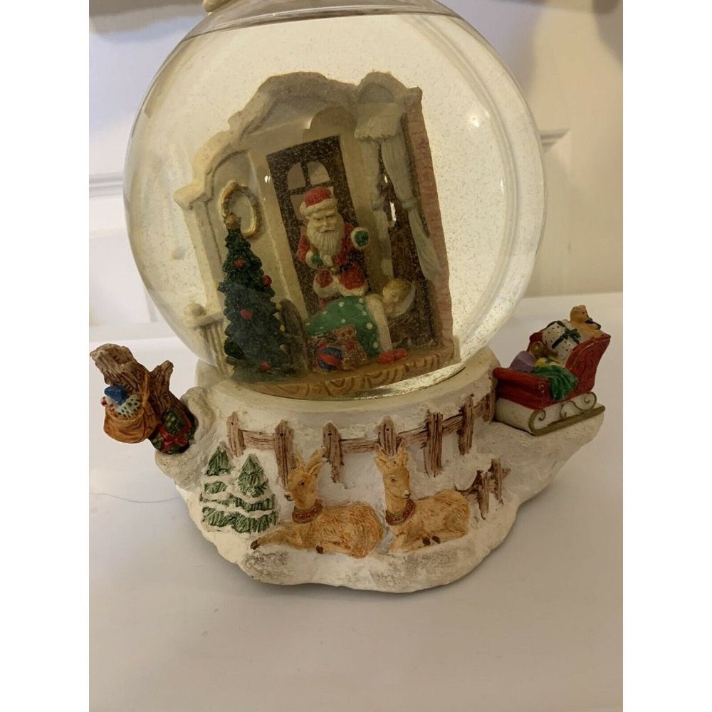 Vtg Santa Claus Is Coming To Town Musical Snow‎ Globe Santa Delivers Presents